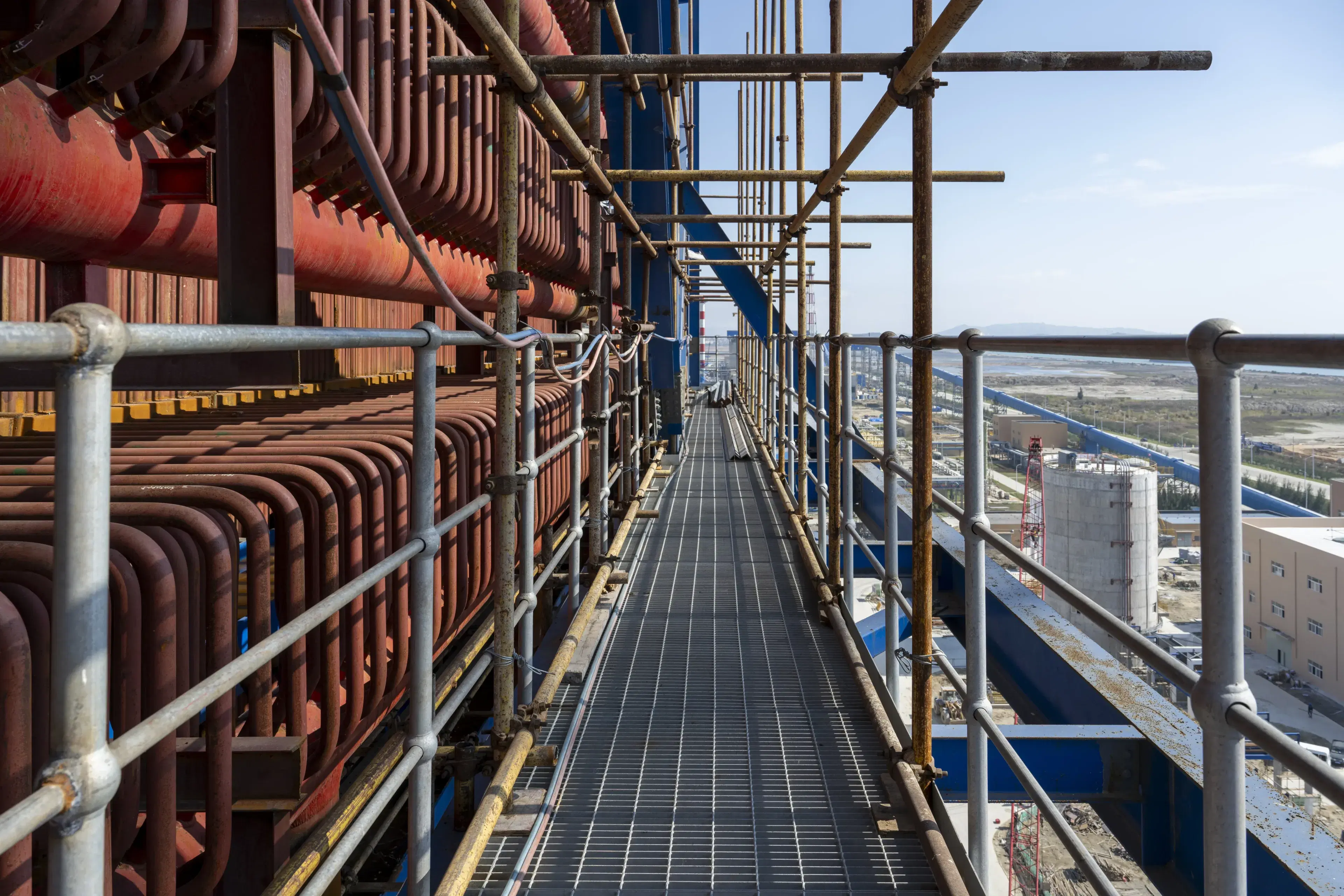 Steel grating maintenance walkway at a power generation facility